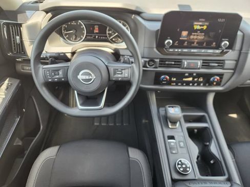 Used 2025 Nissan Pathfinder S AWD/4WD image 27