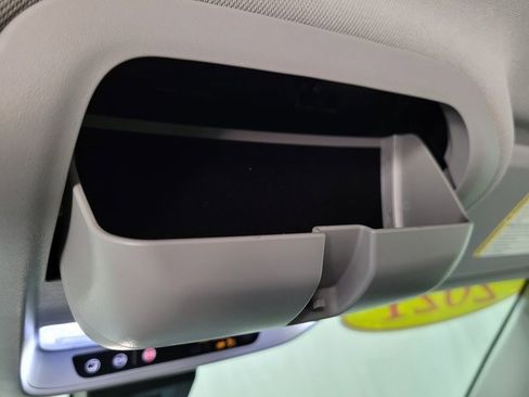 Used 2021 Chevrolet Equinox LT w/ LPO, Floor Liner Package image 41