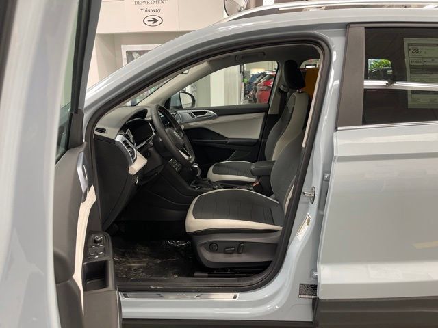 New 2027 Volkswagen Taos SE AWD/4WD image 7