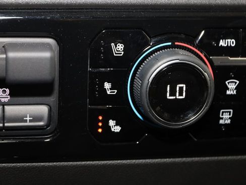 Used 2025 Chevrolet Silverado 2500 ZR2 image 8