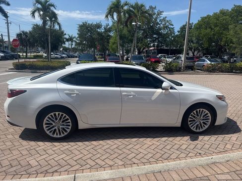 Used 2014 Lexus ES 350 w/ Luxury Package FWD image 8