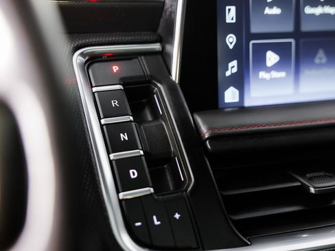 Used 2022 Chevrolet Suburban RST w/ Luxury Package image 33