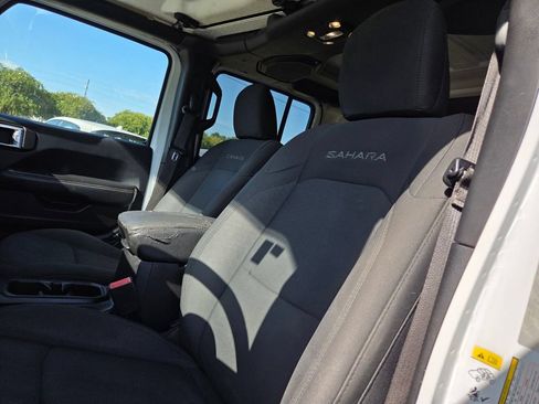 Used 2019 Jeep Wrangler Unlimited Sahara w/ Safety Group AWD/4WD image 11