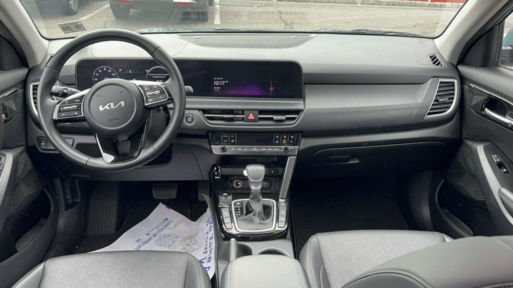 Used 2024 Kia Seltos EX AWD/4WD image 13