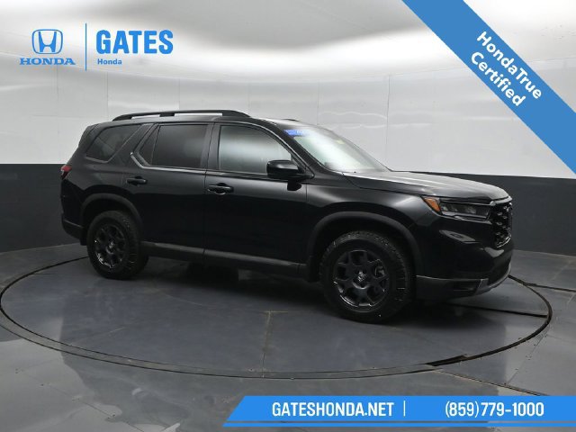 Used 2025 Honda Pilot TrailSport image 1