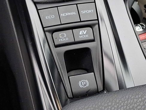 Used 2025 Toyota Camry LE w/ Convenience Package image 25