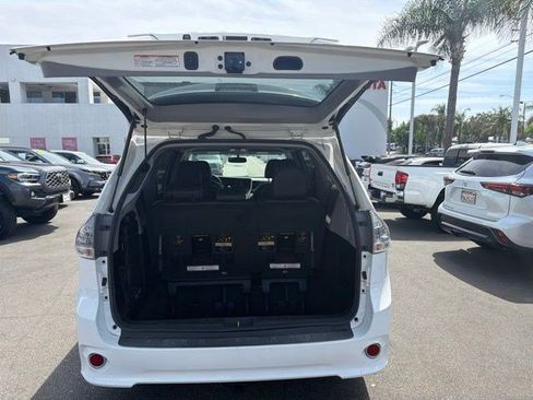 Used 2017 Toyota Sienna SE FWD image 10