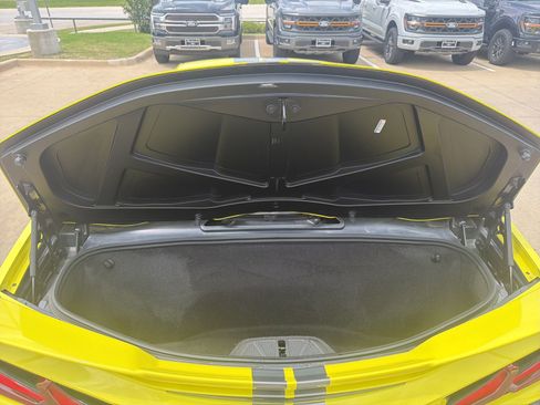 Used 2022 Chevrolet Corvette Stingray Premium Conv w/ Z51 Performance Package RWD image 5