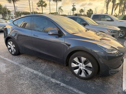 Used 2020 Tesla Model Y Long Range AWD/4WD image 2