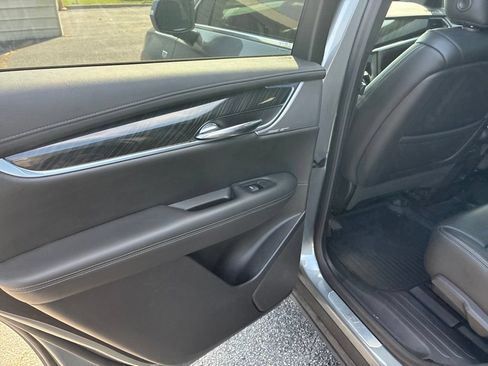 Used 2020 Cadillac XT6 Premium Luxury w/ LPO, Floor Liner Package AWD/4WD image 14