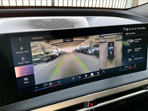 Used 2024 BMW iX xDrive50 w/ Premium Package image 27