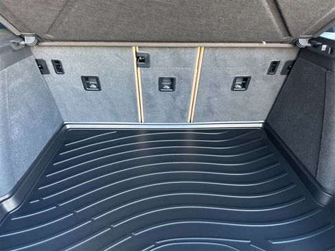 Used 2025 Porsche Macan image 17