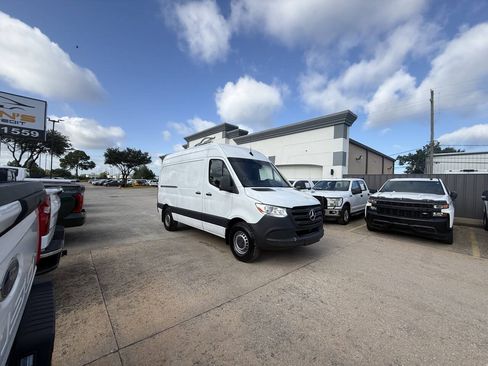 Used 2021 Mercedes-Benz Sprinter 2500 image 39
