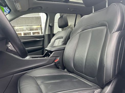 Used 2022 Jeep Grand Cherokee Limited image 11