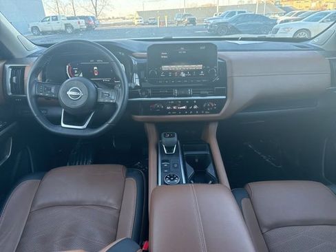 Used 2025 Nissan Pathfinder Platinum image 20