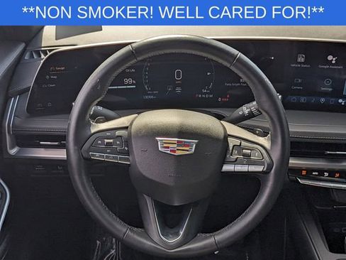 Used 2025 Cadillac XT4 Premium Luxury image 11