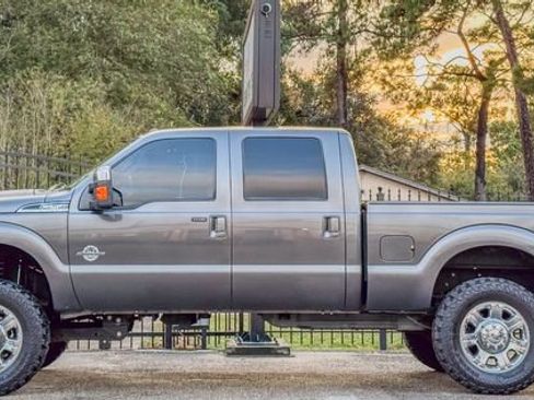 Used 2016 Ford F250 Lariat w/ Lariat Ultimate Package image 3