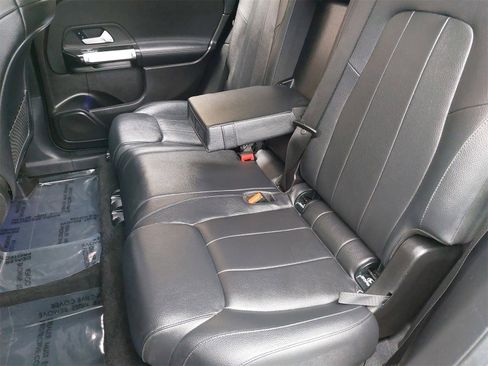 Used 2020 Mercedes-Benz GLB 250 4MATIC image 14