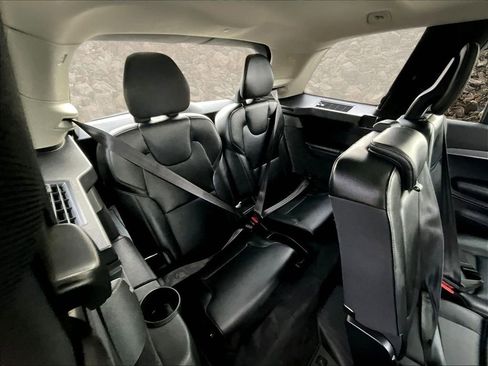 Used 2021 Volvo XC90 T5 Momentum w/ Protection Package Premier image 25