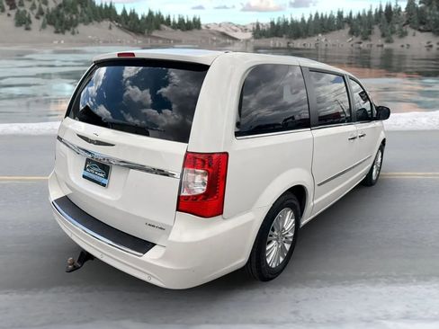 Used 2012 Chrysler Town & Country Limited FWD image 3