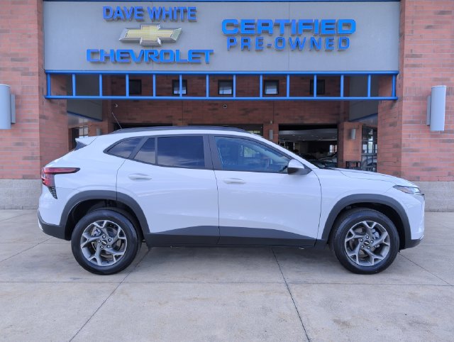 Used 2025 Chevrolet Trax LT w/ LT Convenience Package FWD image 9