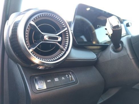 Used 2025 Chevrolet Equinox LT w/ Convenience Package II image 12