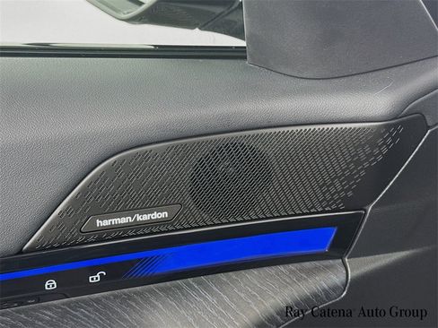 Used 2024 BMW 540i xDrive w/ Premium Package image 19