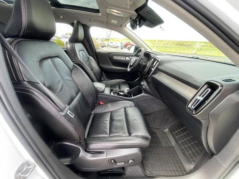 Used 2023 Volvo XC40 B5 Plus AWD/4WD image 43