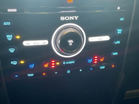 Used 2017 Ford Explorer Platinum image 19