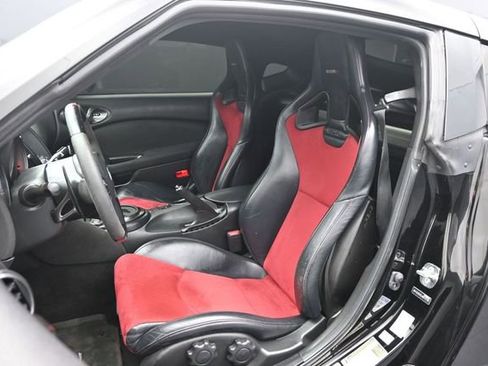 Used 2018 Nissan 370Z NISMO RWD image 10