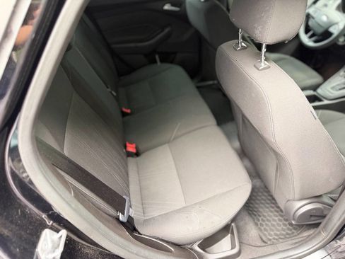 Used 2017 Ford Focus SE FWD image 12