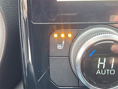 Used 2023 Toyota Highlander XLE image 18