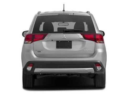 Used 2018 Mitsubishi Outlander SE image 5