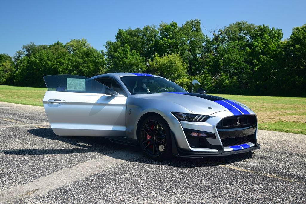 Used 2022 Ford Mustang Shelby GT500 w/ Technology Package RWD image 12