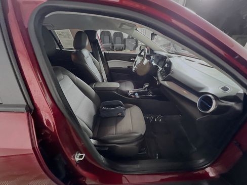 Used 2025 Chevrolet Trax LT w/ LT Convenience Package image 31