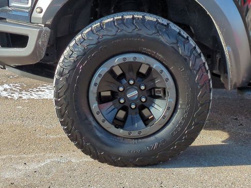 Used 2017 Ford F150 Raptor w/ Equipment Group 802A Luxury image 18