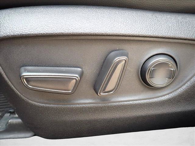 Used 2023 Toyota Highlander XLE AWD/4WD image 12