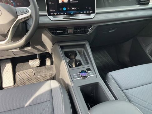 New 2026 Volkswagen Tiguan SE image 16