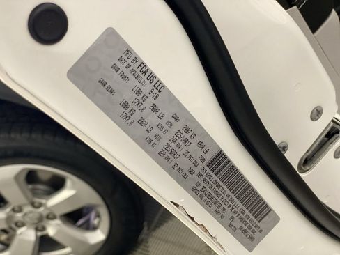 Used 2019 Jeep Compass Latitude AWD/4WD image 38