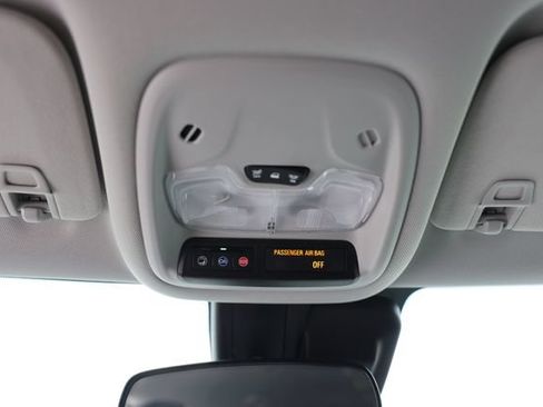 Used 2023 Chevrolet TrailBlazer LT w/ LPO, Blackout Package FWD image 33