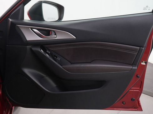 Used 2018 MAZDA MAZDA3 Touring image 6