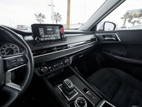 Used 2023 Mitsubishi Outlander SE image 37