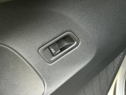 Used 2024 Volkswagen Atlas Cross Sport SE FWD image 20