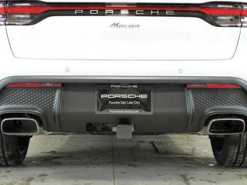 Certified 2025 Porsche Macan AWD/4WD image 39