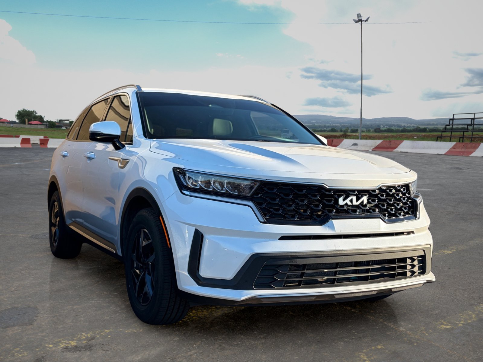 Certified 2022 Kia Sorento S FWD image 2