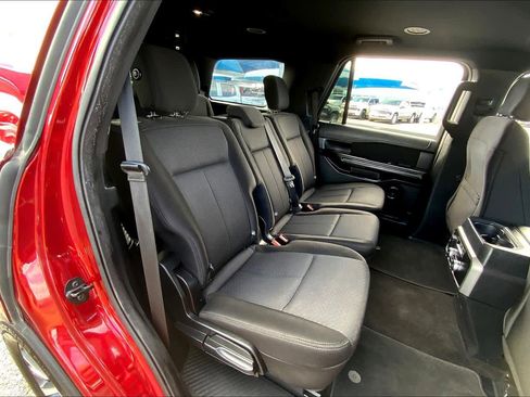 Used 2019 Ford Expedition XLT image 18