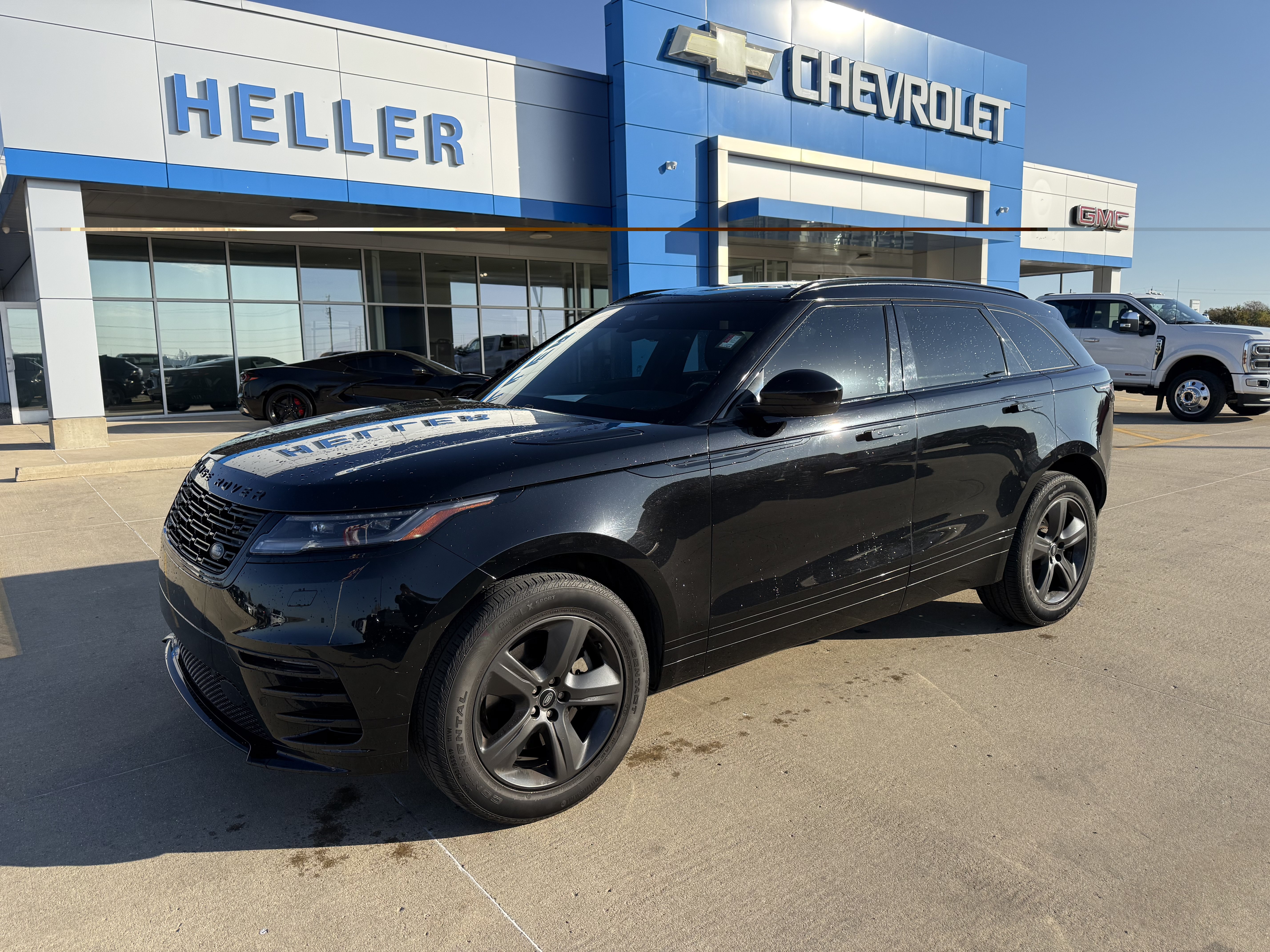 Used 2025 Land Rover Range Rover Velar Dynamic SE AWD/4WD image 3