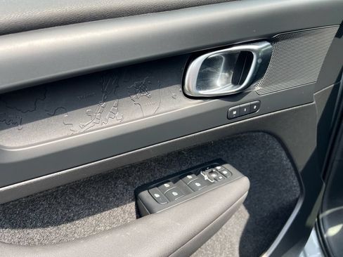 Certified 2025 Volvo EX40 Core AWD/4WD image 10