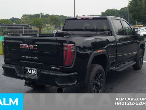 Used 2024 GMC Sierra 2500 AT4 AWD/4WD image 5