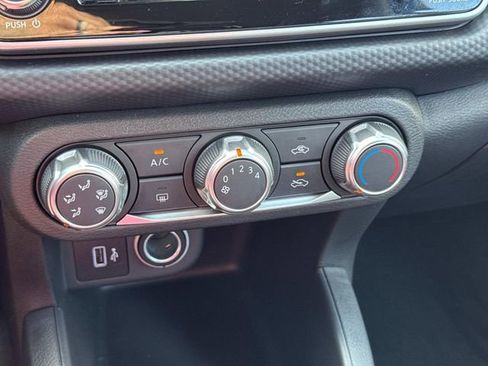 Certified 2025 Nissan Kicks Play S image 32